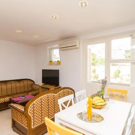 City Break - Two Bedroom With Balcony And Garden View A4 Apartment *