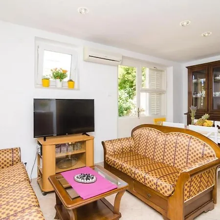 City Break - Two Bedroom With Balcony And Garden View A4