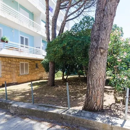 Apartmán City Break - Two Bedroom With Balcony And Garden View A4
