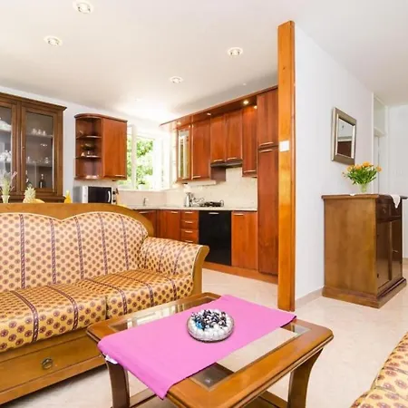 City Break - Two Bedroom With Balcony And Garden View A4